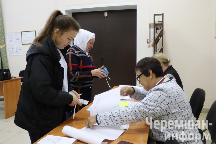 Садрыевлар гаиләсе сайлау мизгелләре Фото: Гөлсирә Шәрифуллина