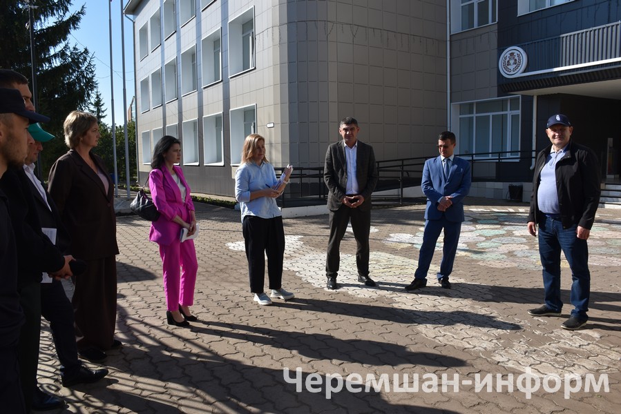 Условным объектом для отработки практических навыков выступил Черемшанский лицей: фото Кадрии Гамировой