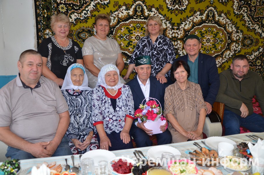 Минхановлар авылда үрнәк, бик уңган гаилә: Марат Гомәров фотосы