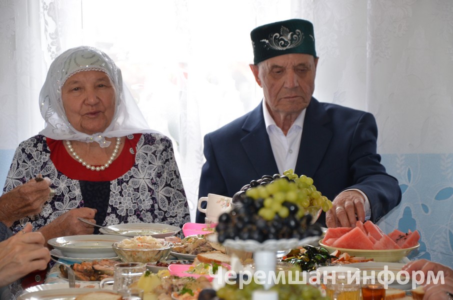 Всю жизнь он работал в колхозе на гусеничном тракторе: фото Марата Гумерова