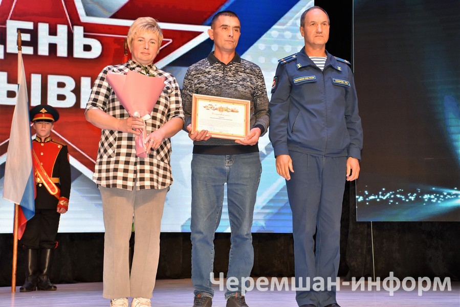 На празднике чествовали и родителей, чьи сыновья сегодня служат в армии: фото Гульсиры Шарифуллиной