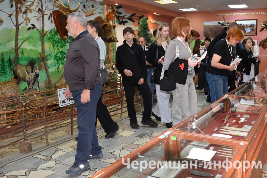 Район кунаклары өчен туган як тарихын өйрәнү музеена да экскурсия үткәрделәр: Гөлсирә Шәрифуллина фотосы