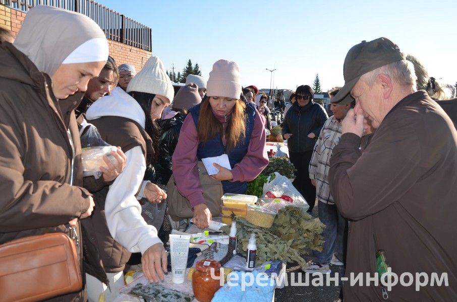 Главная цель акции - сбор средств для гуманитарной помощи землякам, участвующим в специальной военной операции: фото Марата Гумерова