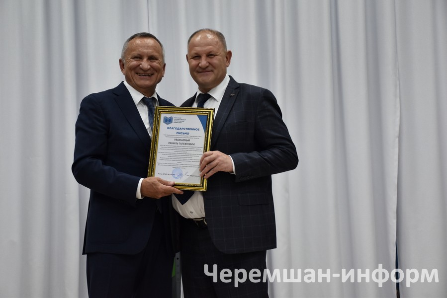 Сегодня вы уже квалифицированные специалисты, умеете работать с электричеством, обеспечивать световую энергию:фото Кадрии Гамировой 