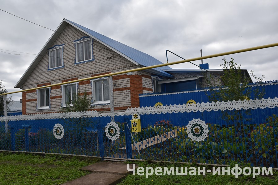 Через три года они переехали в этот дом: фото Кадрии Гамировой