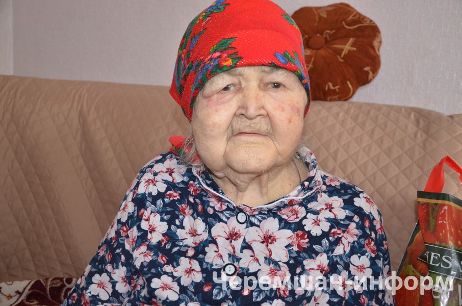 Узган атналарның берсендә Зинаида Семеновнага 96 яшь тулды: Марат Гомәров фотосы
