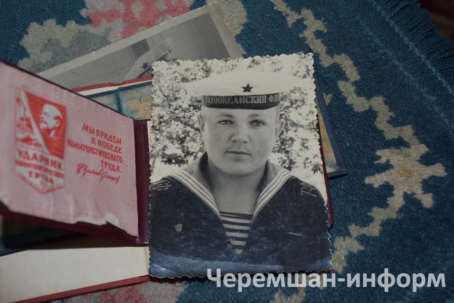 Исмагиль абый четыре года отслужил в армии - моряком: фото Кадрии Гамировой