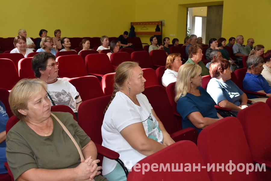 В поселении проживает 1057 человек: в Новом Ильмове - 510, в Старом Ильмове - 553: фото Кадрия Гамирова 
