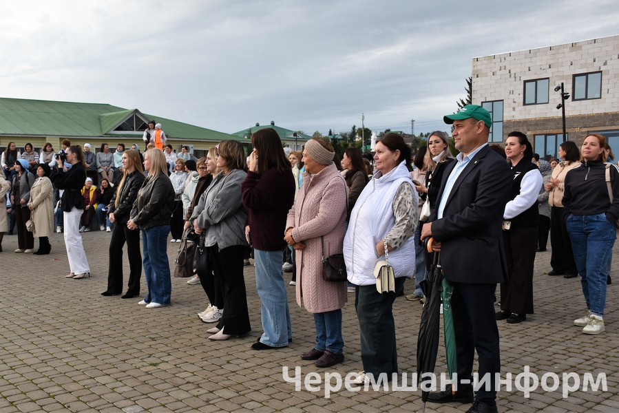 Бәйрәм җыр-моңнар белән үрелеп барды: Гөлсирә Шәрифуллина фотосы