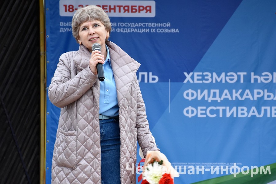 Бәйрәм җыр-моңнар белән үрелеп барды: Гөлсирә Шәрифуллина фотосы