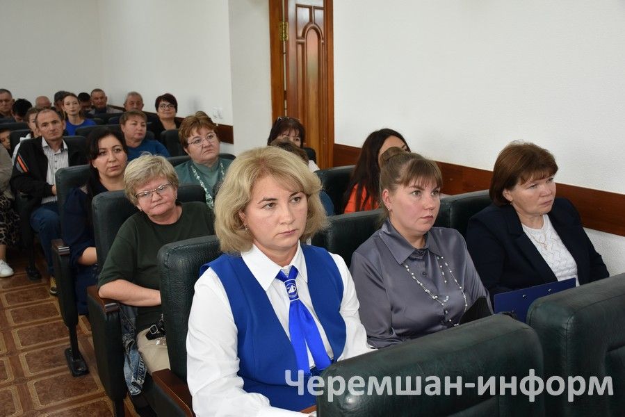 Чара мәктәпләр, мәдәният йортлары, спорт секцияләре, китапханәләр һәм яшьләр сәясәте учреждениеләре вәкилләре катнашында узды: Гөлсирә Шәрифуллина фотосы