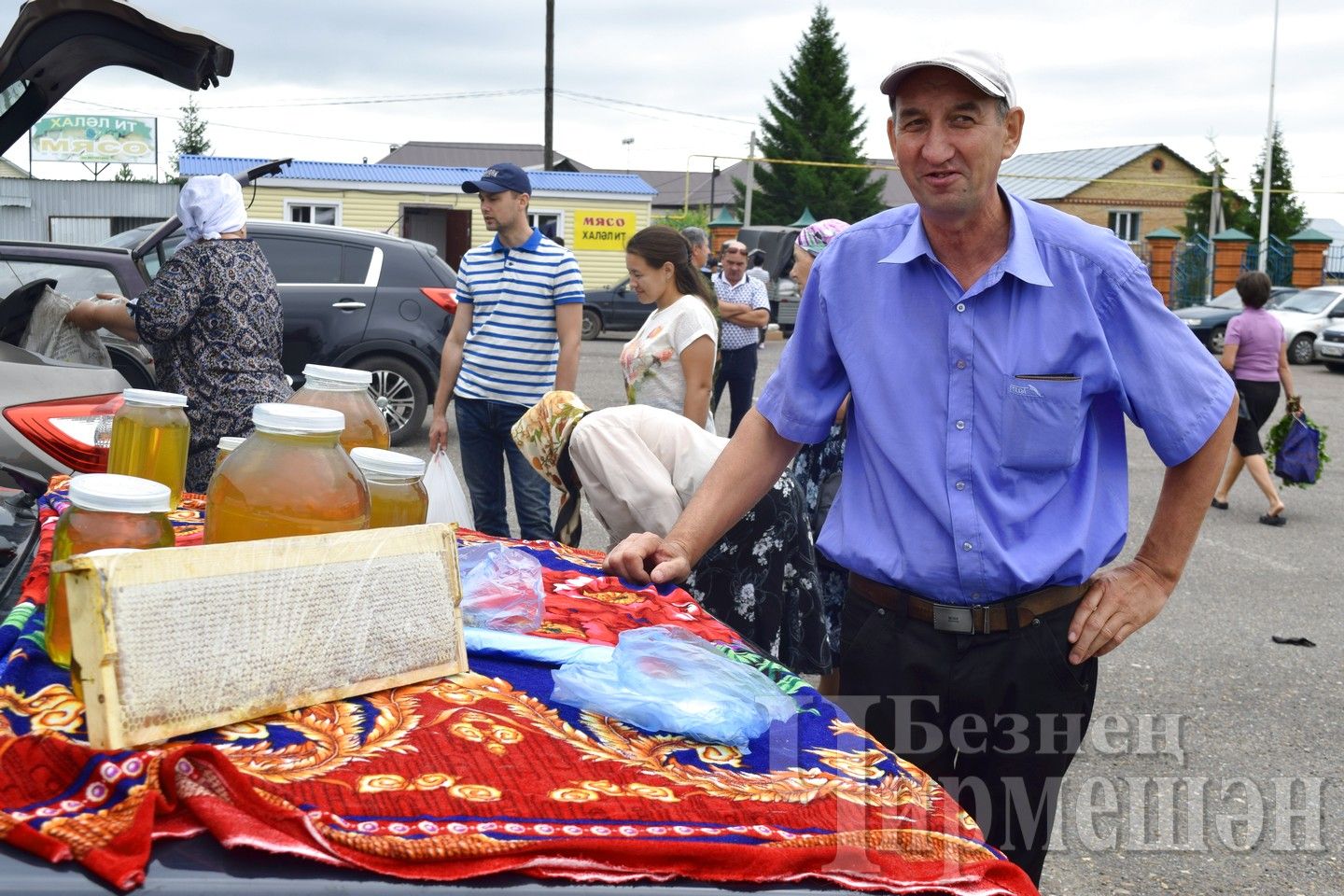 На Черемшанской ярмарке продавали свежий "урожай" меда