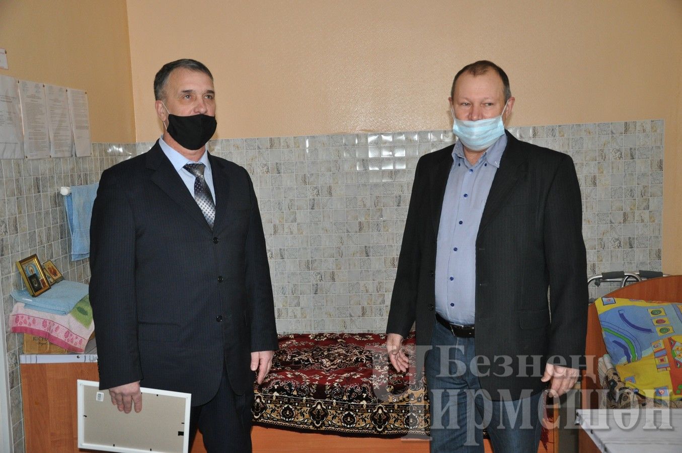 Депутат Раис Сулейманов порадовал пожилых людей и детей Черемшана
