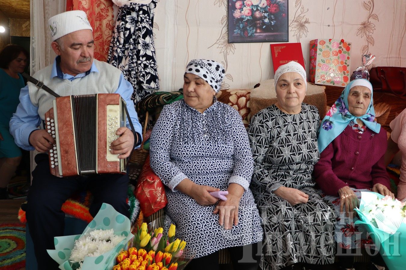 На 95-летний юбилей жительницы села Черный Ключ собрались почти сорок человек