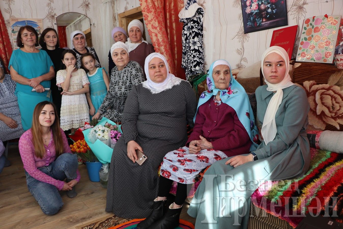 На 95-летний юбилей жительницы села Черный Ключ собрались почти сорок человек