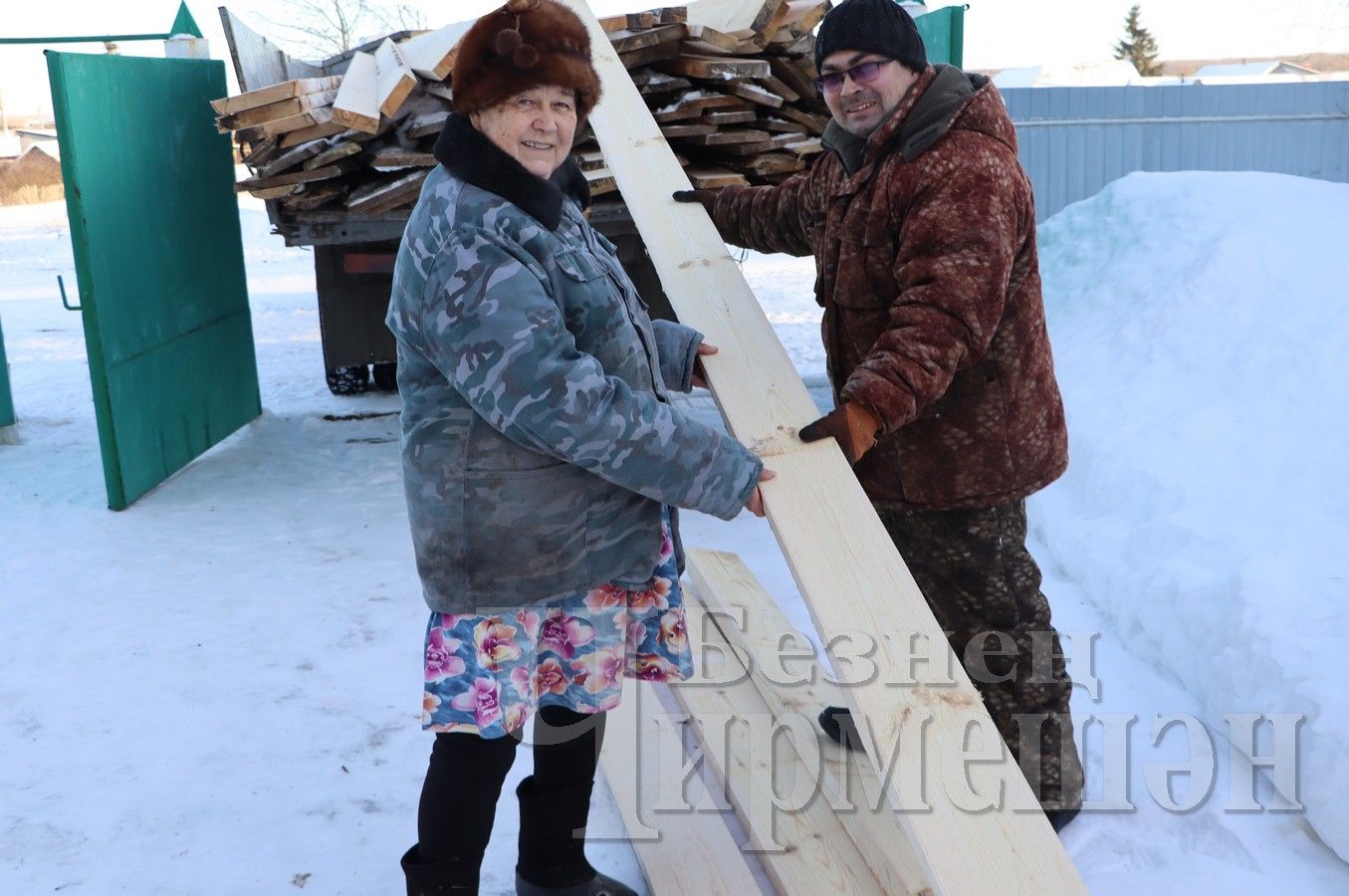 Әмирнең элеккеге фельдшерына такта китерделәр
