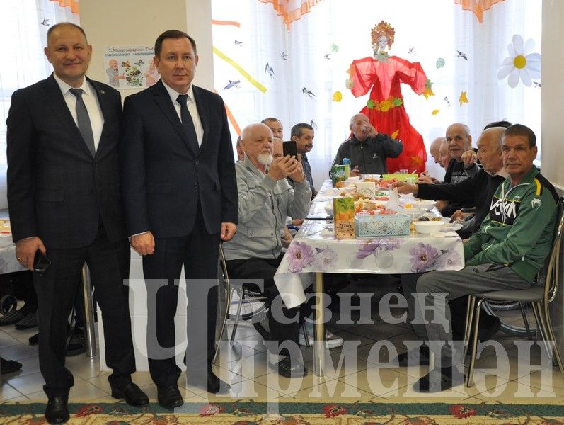 Чирмешәннең өлкәннәр һәм инвалидлар йорт-интернатында яшәүчеләрне бәйрәм белән котладылар