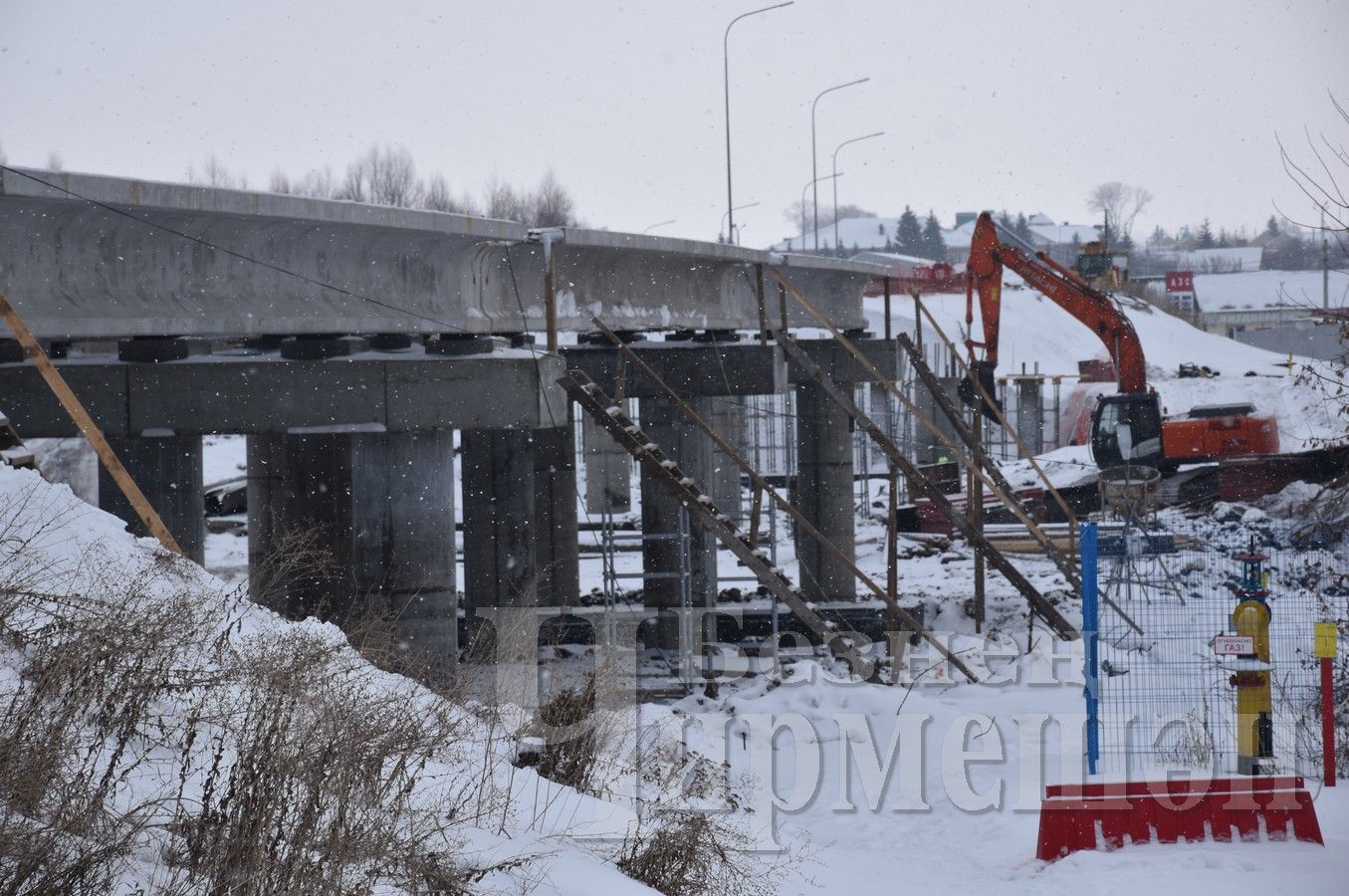 Этим летом планируют сдать в эксплуатацию мост, который строится через реку Большой Черемшан