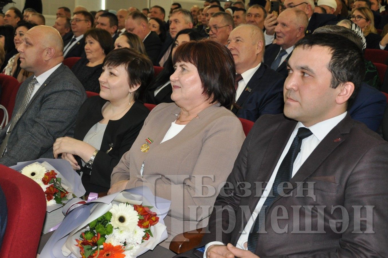 Татарстан Республикасы Рәисе чирмешәнлеләргә бүләкләр тапшырды