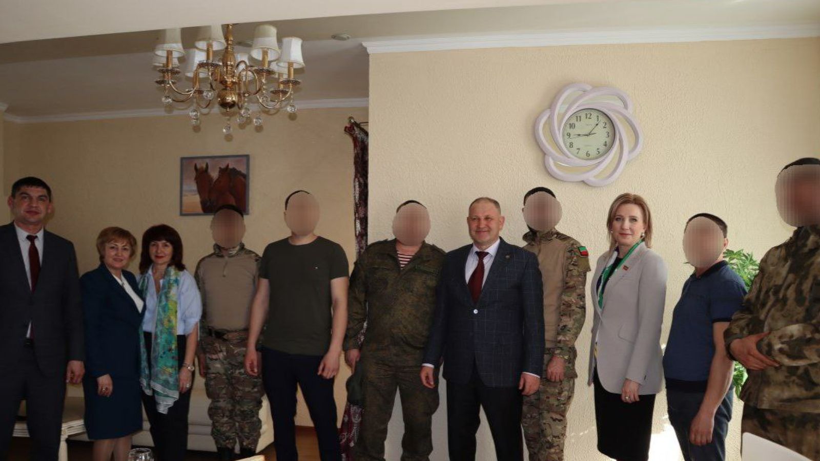 Район башлыгы хәрби операция зонасыннан ялга кайткан якташлар белән очрашты