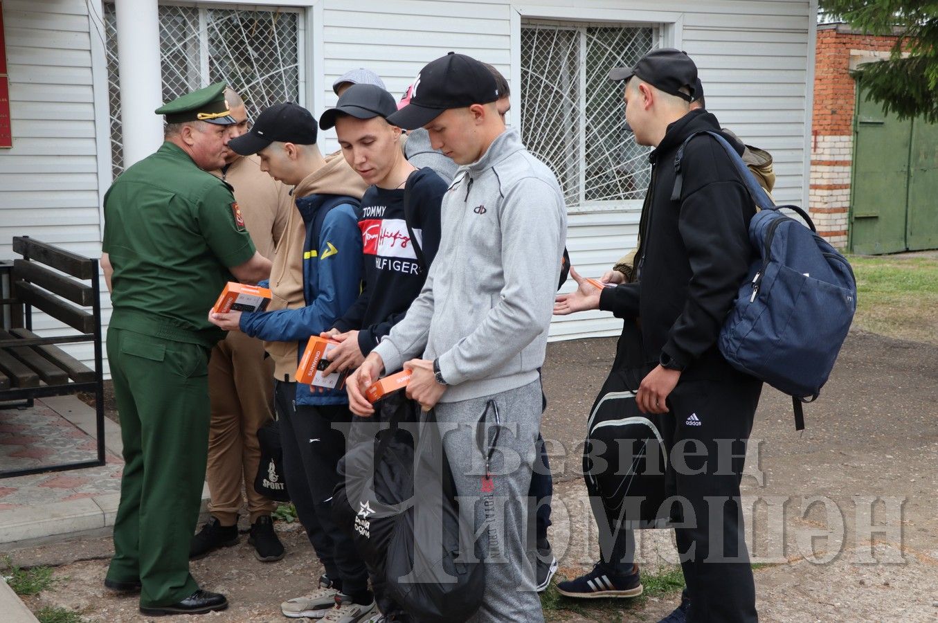 Из Черемшанского района в армию ушли еще восемь человек