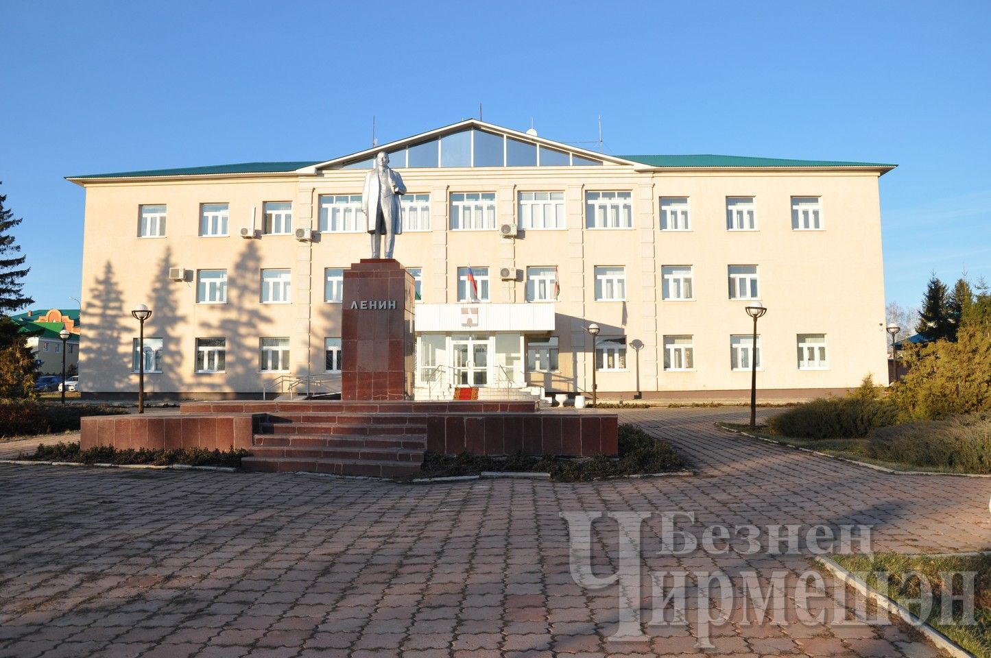 Чирмешәндә хакимият бинасына хәзер тикшереп кенә кертәләр