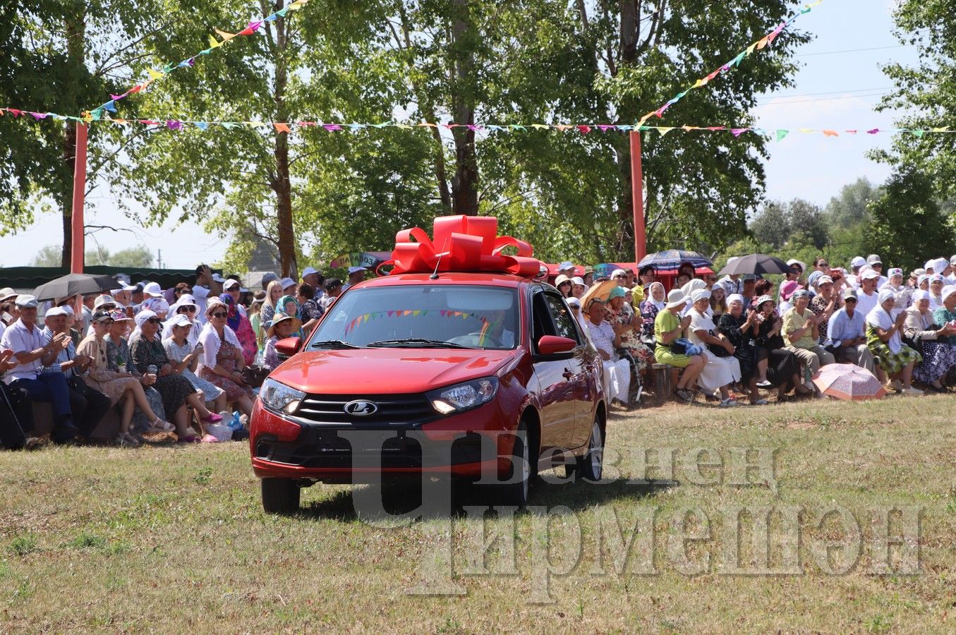 На Дне села в Амирове самый большой подарок - автомобиль достался землячке с ограниченными возможностями