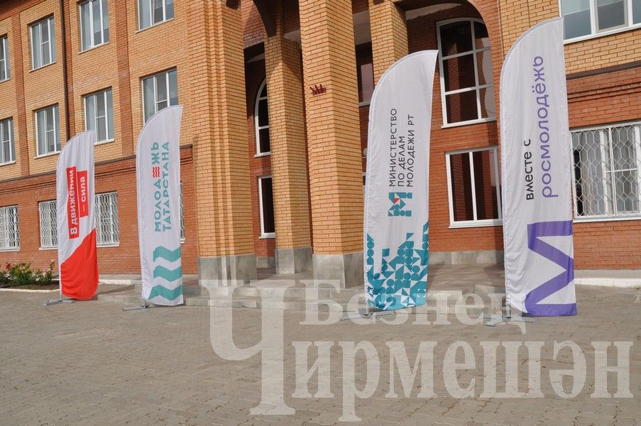 Молодежный автобусный тур «Время Первых» остановился в Черемшане