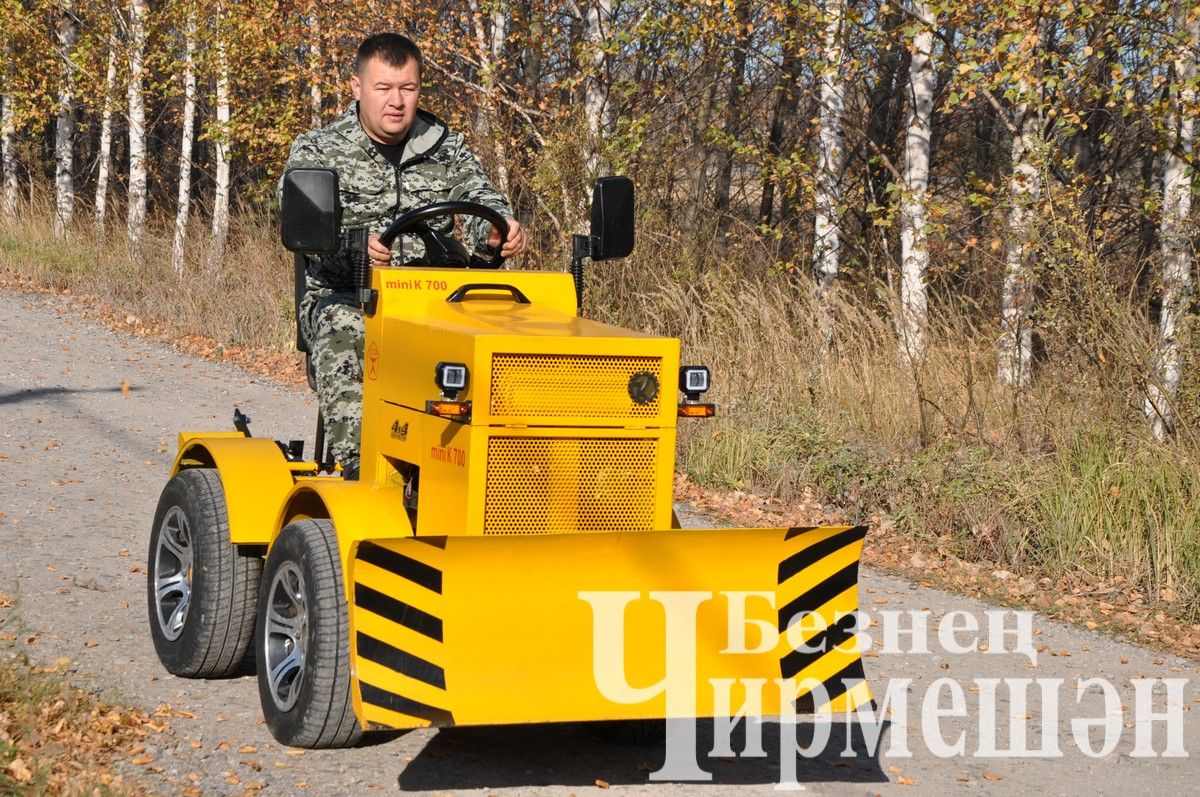 Житель Черемшана  Радик Закиров собрал мини-трактор