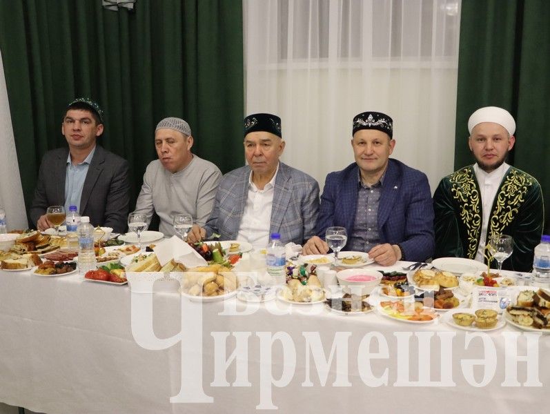 Глава Черемшанского района организовал ифтар-меджлис в нескольких мечетях
