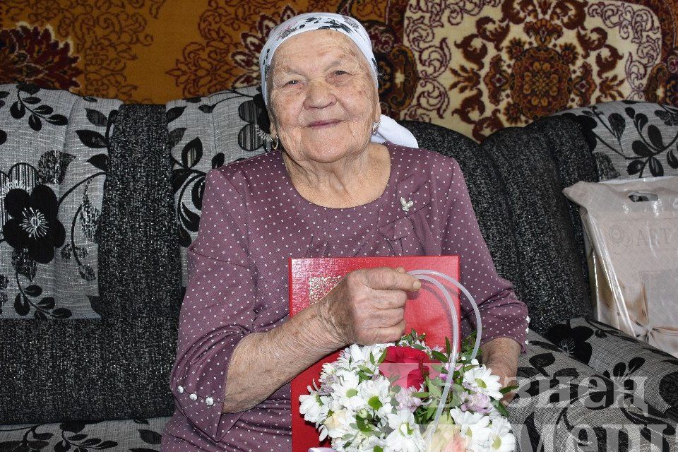 Әккәрәйдән 90 яшьлек Нина Трофимова автомат кер юу машинасын да “тыңлата”