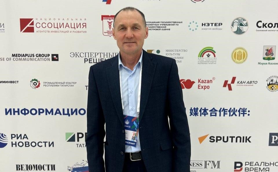 Түбән Кама эшмәкәре авылдашларына “Безнең Чирмешән”гә подписка бүләк итте