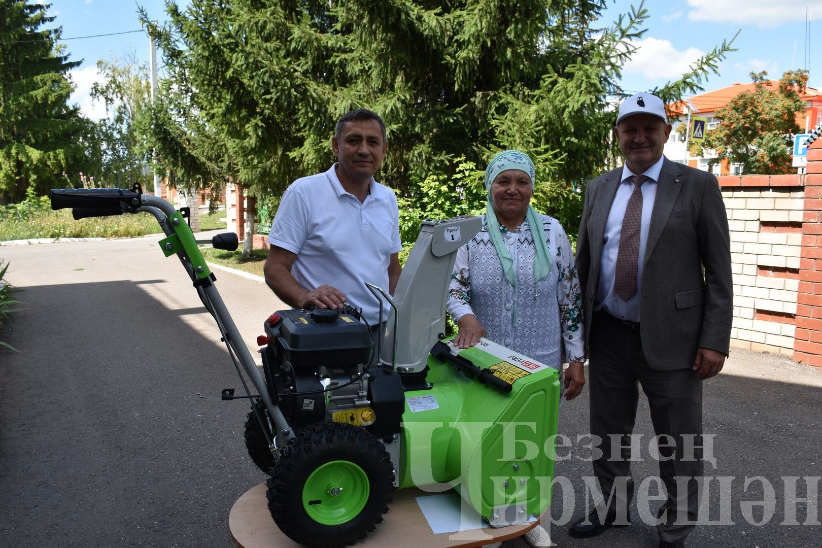 Снегоочиститель уехал в Лашманку