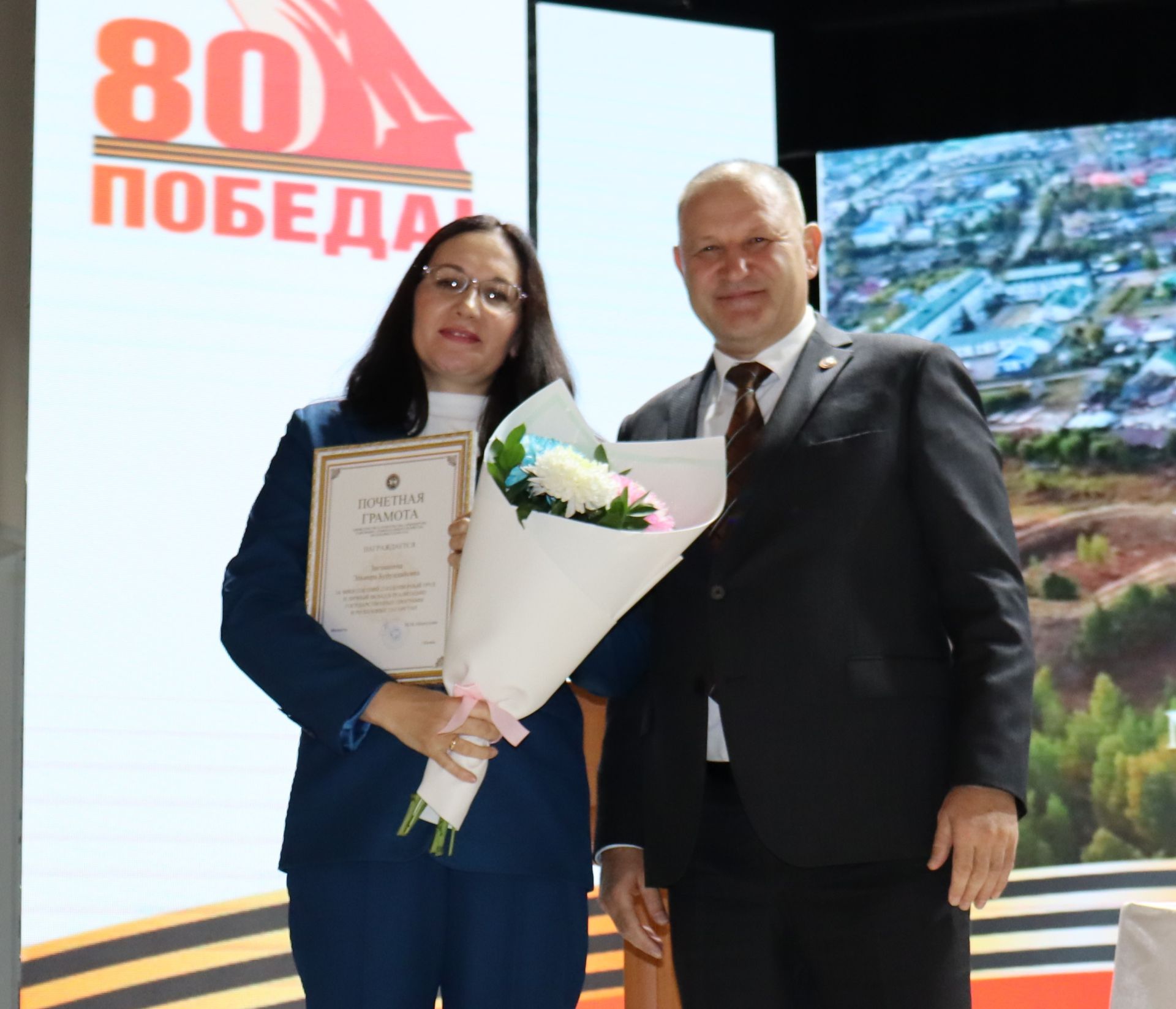 Еженедельная рабочая планерка в Черемшане началась с награждений