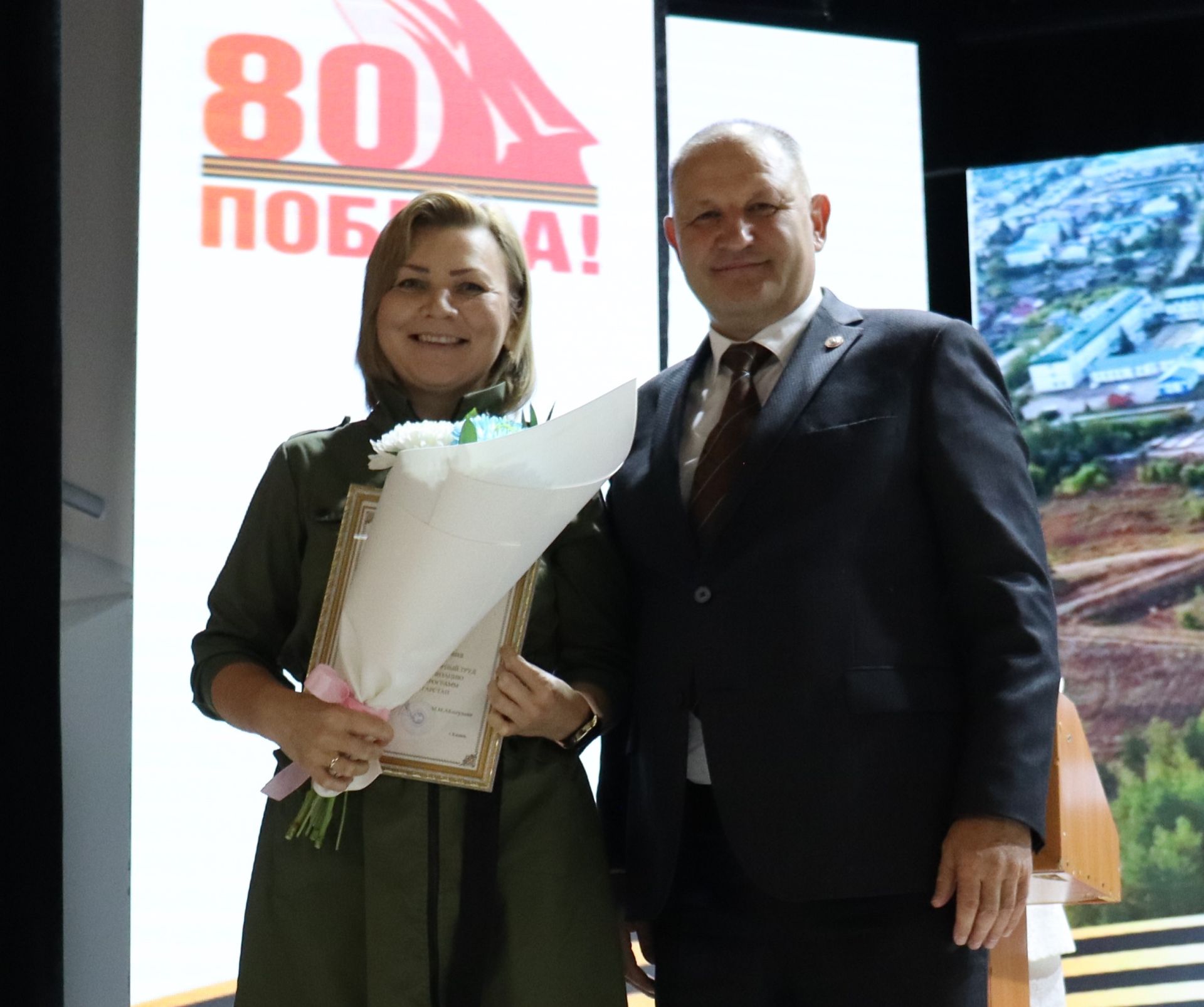 Еженедельная рабочая планерка в Черемшане началась с награждений
