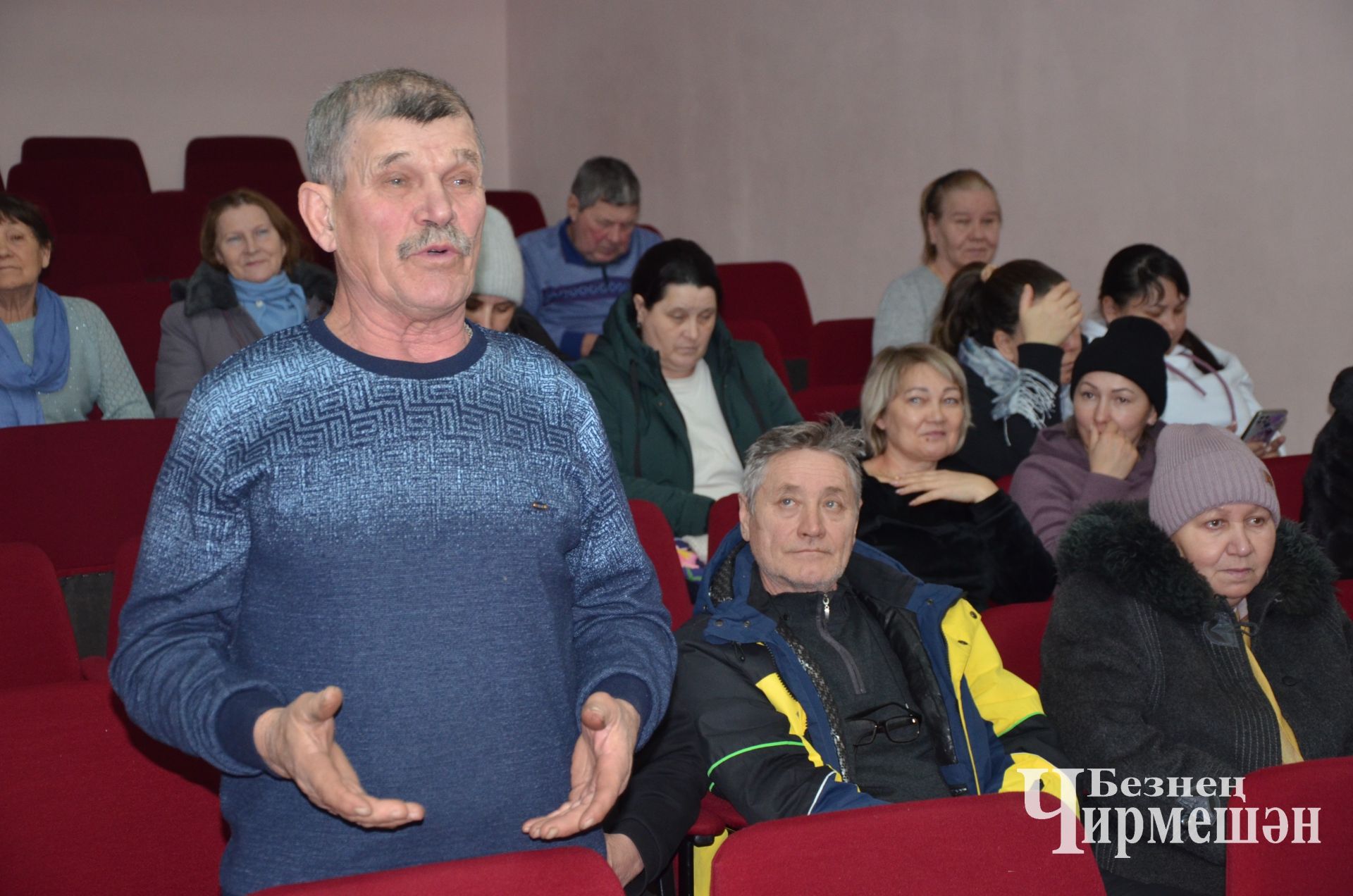 Лисы гуляют по улицам: новоильмовцы бьют тревогу