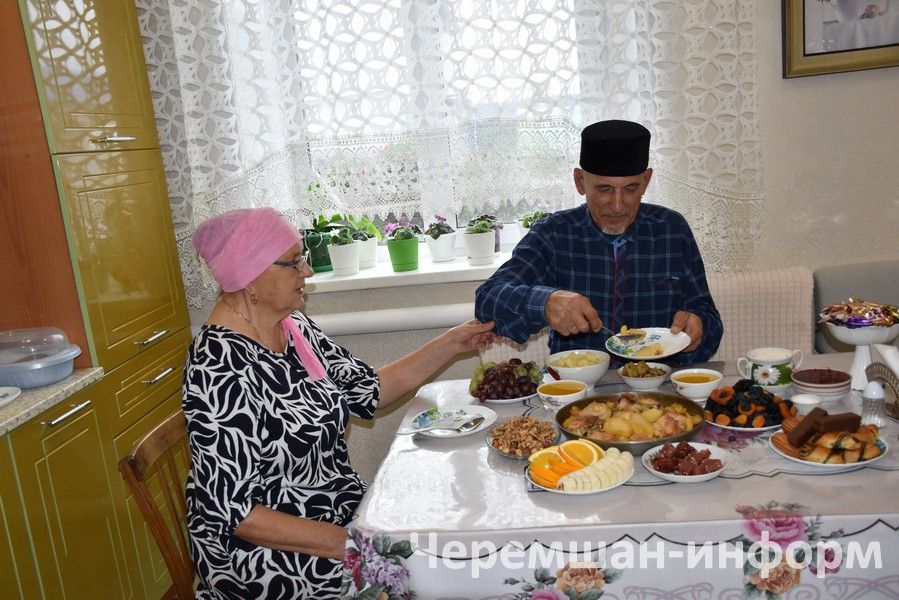 Круглый год в доме Валиуллиных из Утыз Имян — цветущий уголок