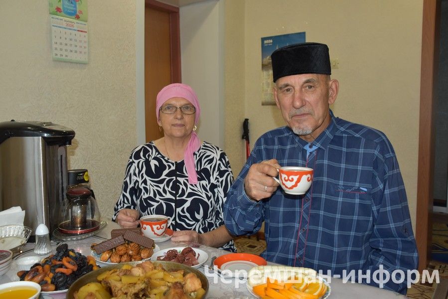 Утыз Имәннән Вәлиуллиннар йортындагы чәчәкләр кышын да “шиңми”