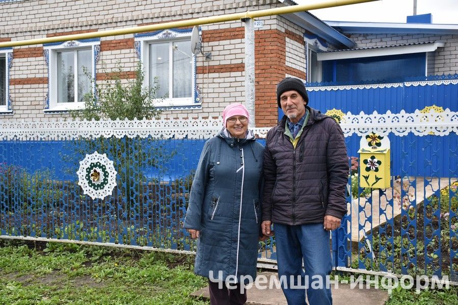 Утыз Имәннән Вәлиуллиннар йортындагы чәчәкләр кышын да “шиңми”