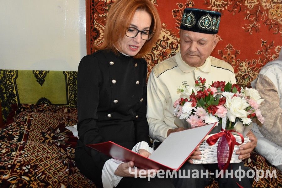 Исмагиль Каримов из села Беркет-Ключ бережно хранит последнее письмо отца