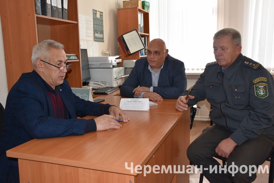 Чирмешәнлеләр Рәдис Кадыйровка сораулар бирделәр