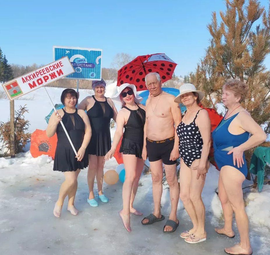 Аккиреевцы загорали на пляже под зимним солнцем