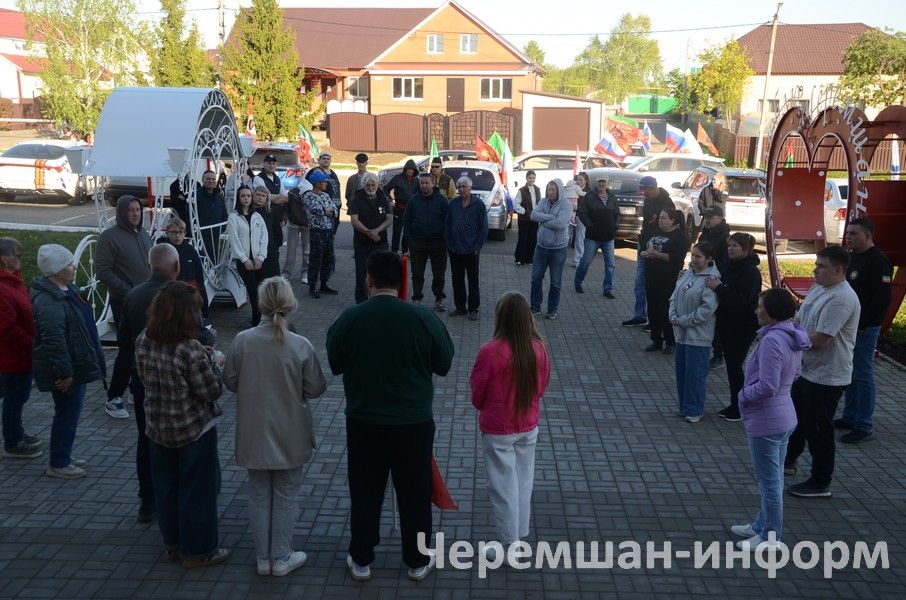 Җиңү көнендәге автойөрештә Чирмешән урамнарыннан 50гә якын җиңел машина узды