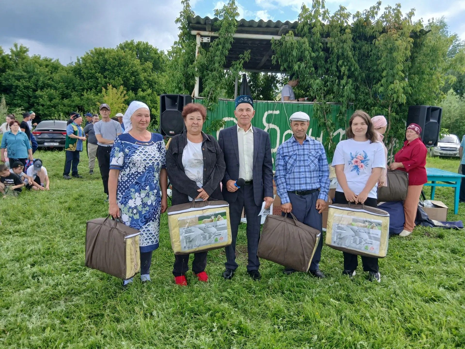 Искекадилылар Сабан туен кич белән дә дәвам иттеләр