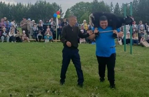 Илсаф Утыз Имәнгә багышланган җыр башкарган