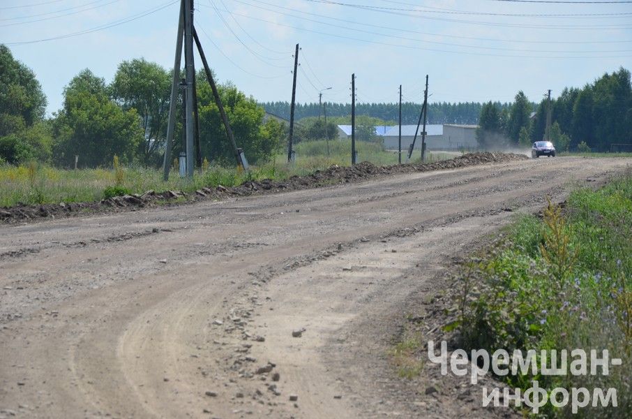 Ремонтируют подъезд к селу Верхняя Каменка