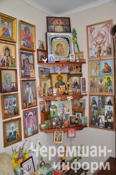 Ульяновкадан Ирина Ермолаева сөйкемле елмаюы белән 1әр килограммлы ук помидорлар үстерә