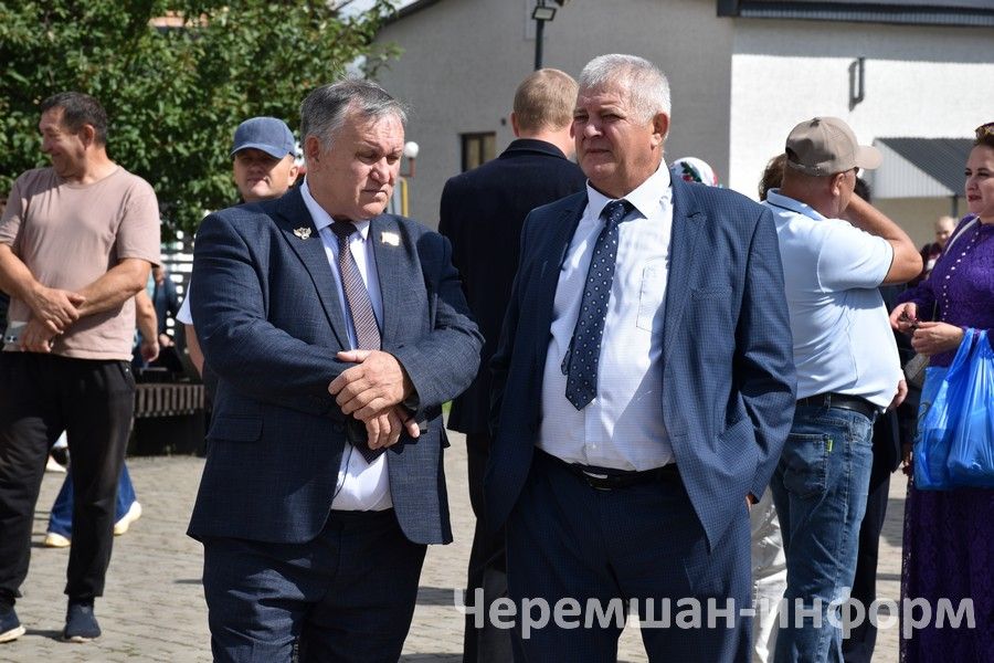 Чирмешәндә укытучыларның август конференциясе хәйрия ярминкәсе белән башланды
