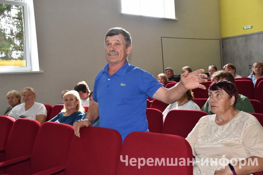 В Черемшанском районе на сходах граждан часто поднимают вопросы дорог
