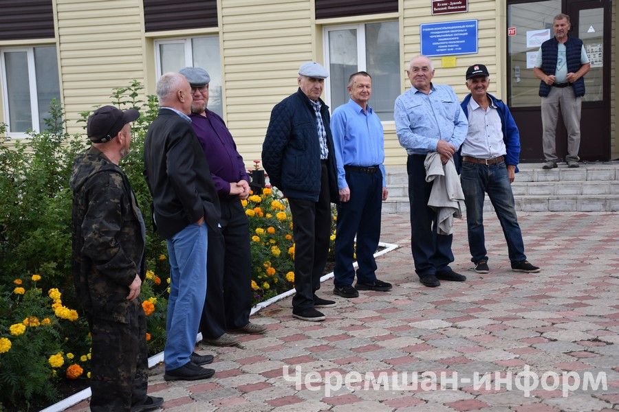 В Черемшанском районе на сходах граждан часто поднимают вопросы дорог